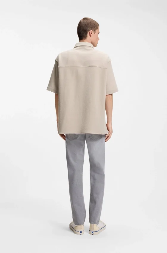 Relaxed-fit shirt in a waffle-structured cotton Relaxed-fit shirt in a waffle-structured cotton