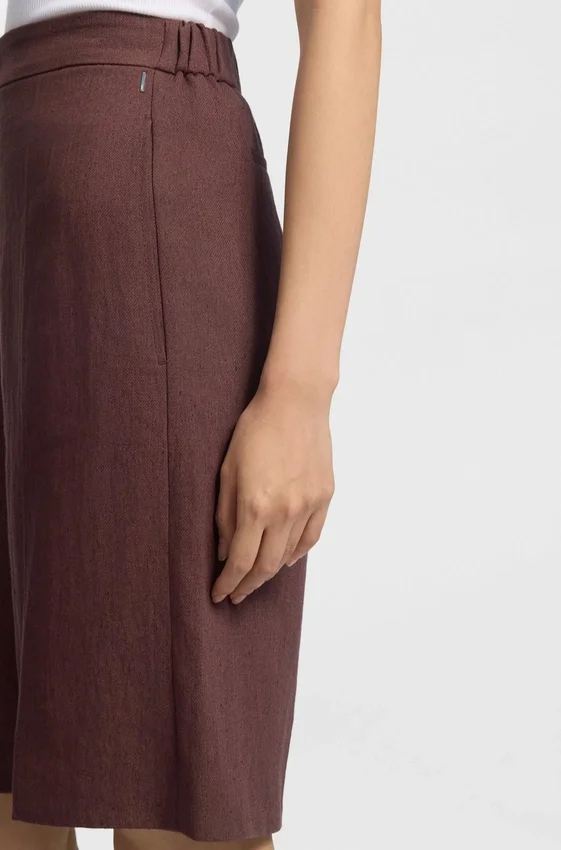Relaxed-fit shorts in a linen blend Relaxed-fit shorts in a linen blend
