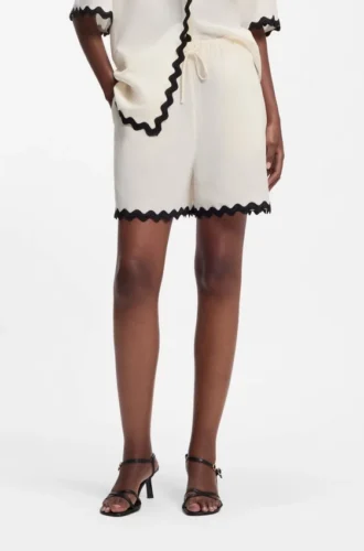 Relaxed-fit shorts with zigzag tape