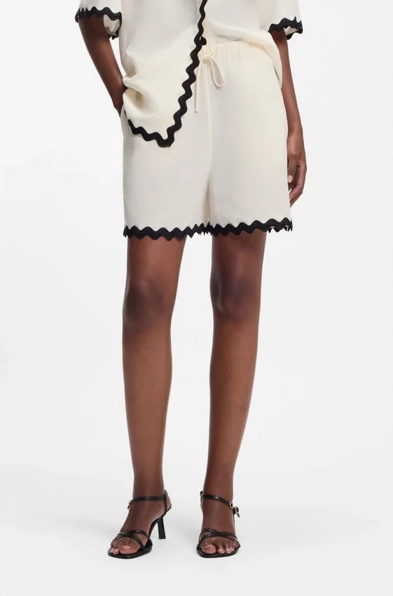 Relaxed-fit shorts with zigzag tape Relaxed-fit shorts with zigzag tape