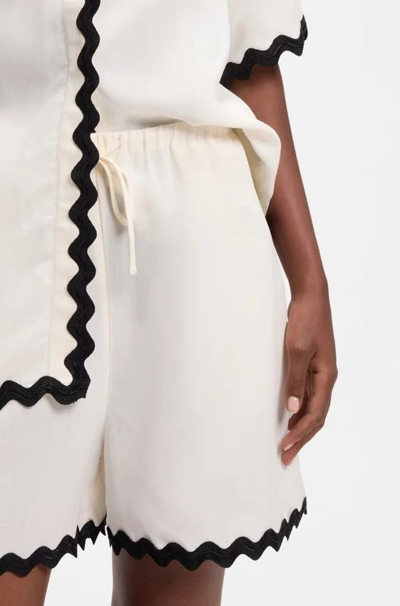 Relaxed-fit shorts with zigzag tape Relaxed-fit shorts with zigzag tape