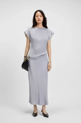 Satin skirt in a regular fit