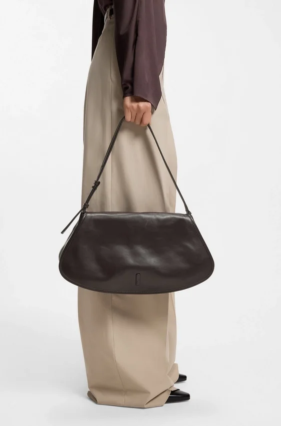 Shoulder bag in smooth leather Shoulder bag in smooth leather