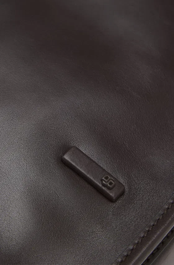 Shoulder bag in smooth leather Shoulder bag in smooth leather