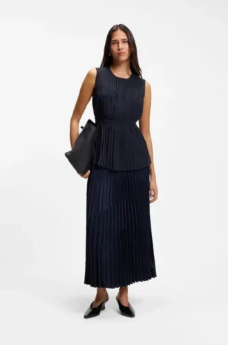 Sleeveless crepe blouse with pleats