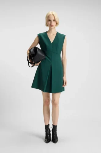 Sleeveless dress with front pleat