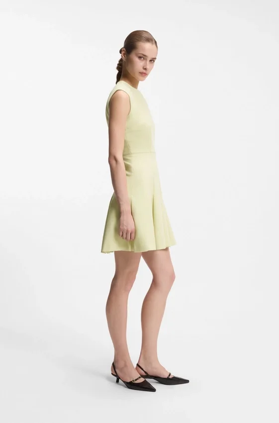 Sleeveless dress with gold-tone flower brooch Sleeveless dress with gold-tone flower brooch