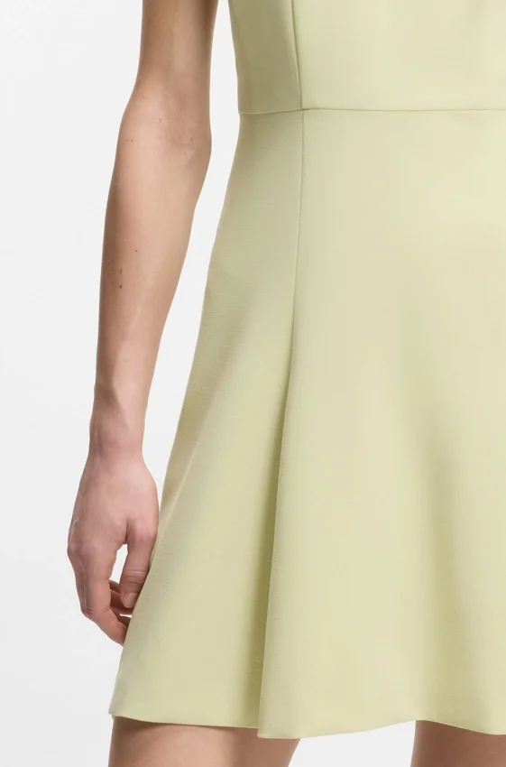 Sleeveless dress with gold-tone flower brooch Sleeveless dress with gold-tone flower brooch