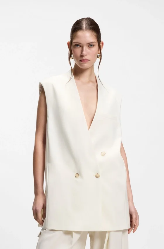 Sleeveless relaxed-fit blazer in a wool blend Sleeveless relaxed-fit blazer in a wool blend