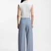 Sleeveless slim-fit blouse in a cotton blend