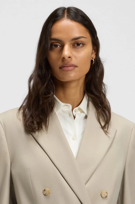 Slim-fit blazer in virgin-wool twill Slim-fit blazer in virgin-wool twill