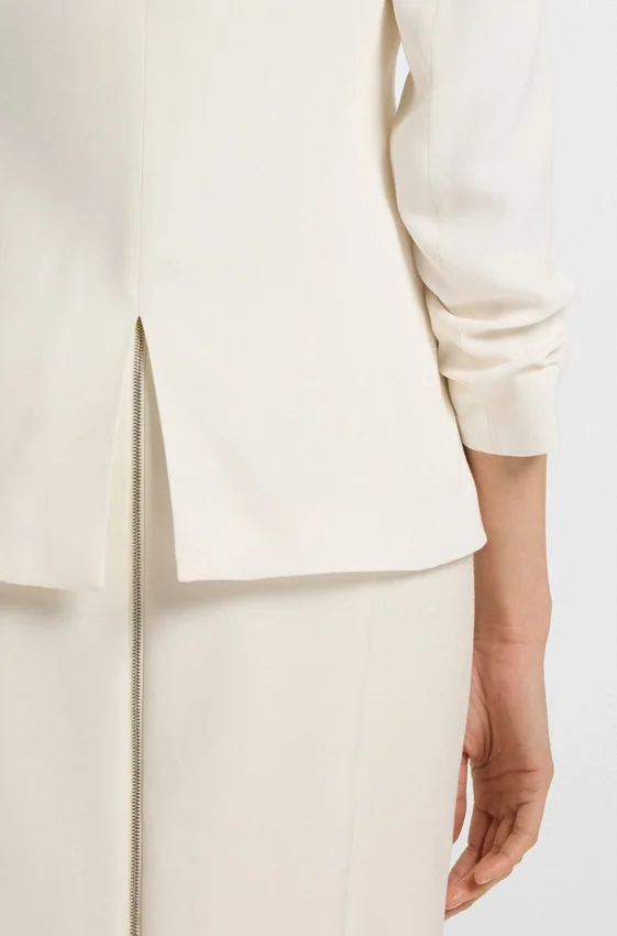 Slim-fit blazer with press-stud closure Slim-fit blazer with press-stud closure