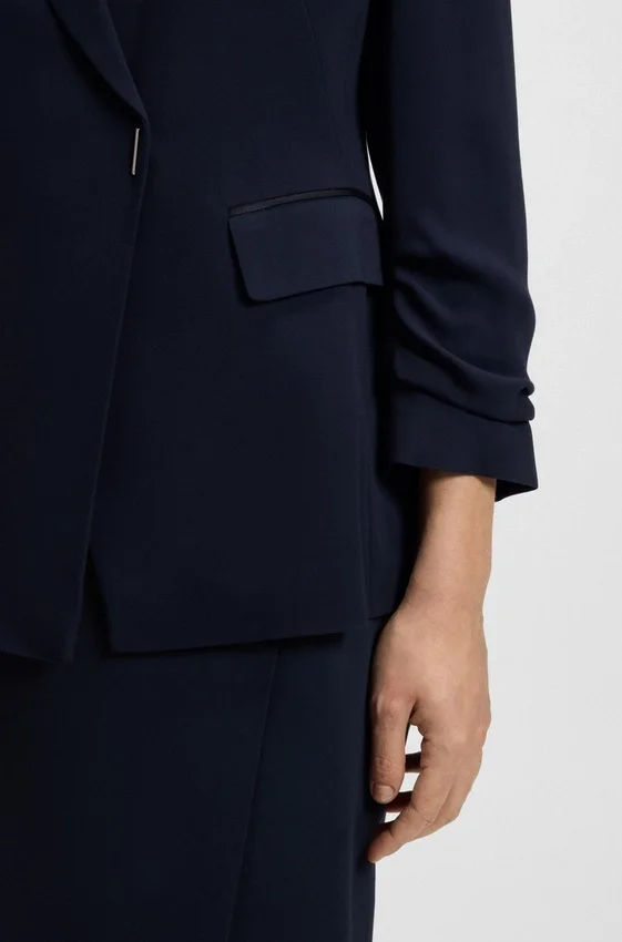 Slim-fit blazer with press-stud closure Slim-fit blazer with press-stud closure