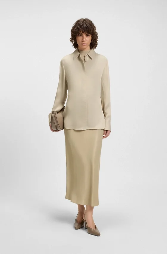Slim-fit blouse in satin Slim-fit blouse in satin