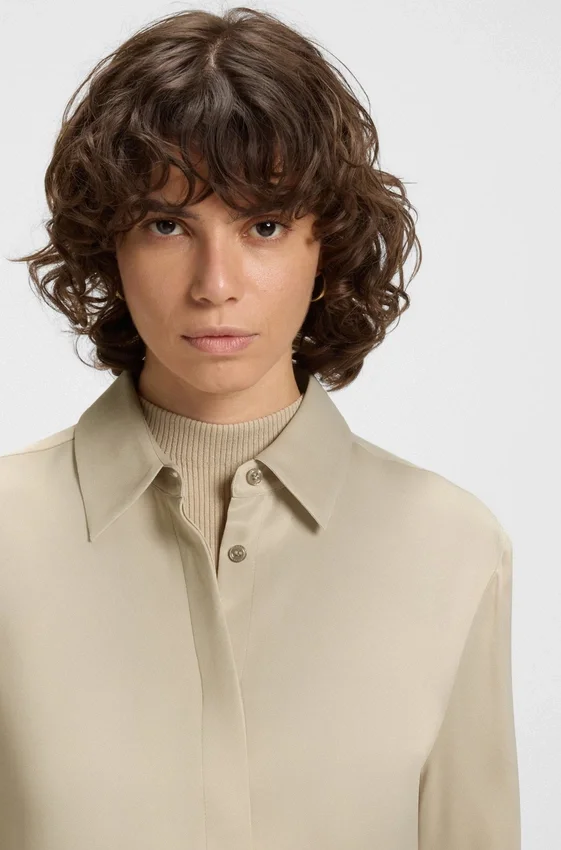 Slim-fit blouse in satin Slim-fit blouse in satin