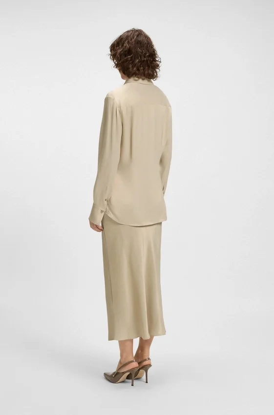 Slim-fit blouse in satin Slim-fit blouse in satin