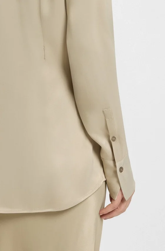 Slim-fit blouse in satin Slim-fit blouse in satin