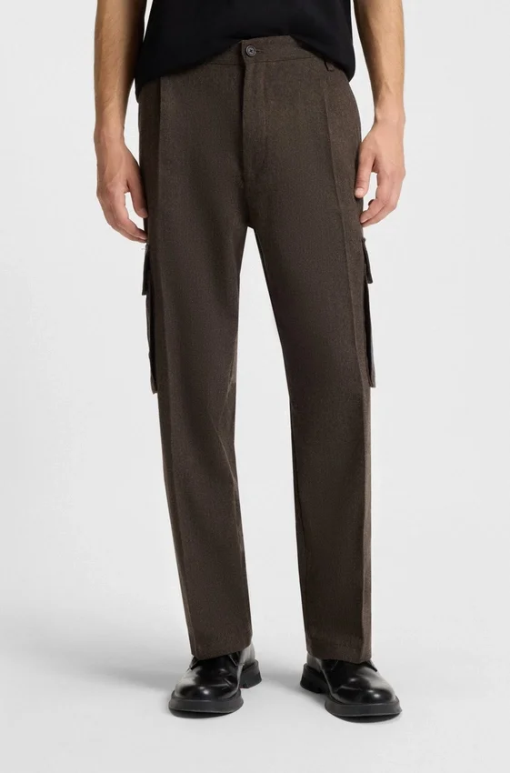 Slim-fit cargo trousers in herringbone fabric Slim-fit cargo trousers in herringbone fabric