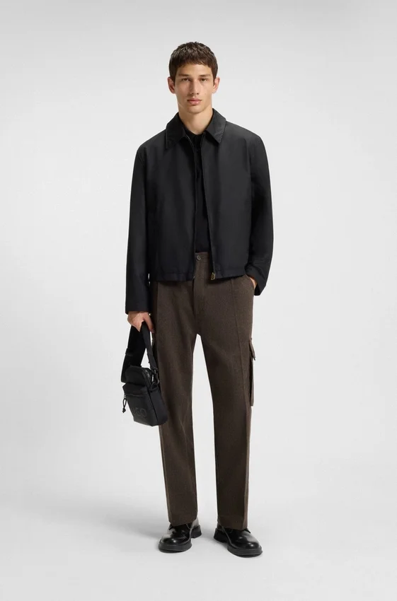 Slim-fit cargo trousers in herringbone fabric Slim-fit cargo trousers in herringbone fabric