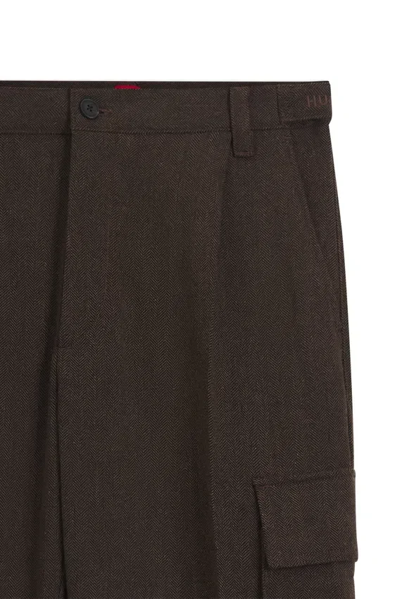 Slim-fit cargo trousers in herringbone fabric Slim-fit cargo trousers in herringbone fabric