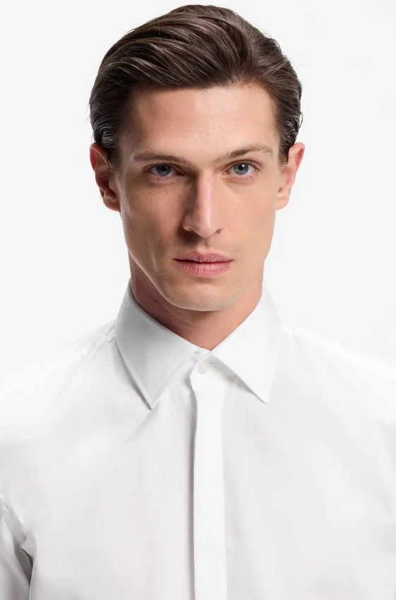 Slim-fit dress shirt in easy-iron stretch cotton Slim-fit dress shirt in easy-iron stretch cotton