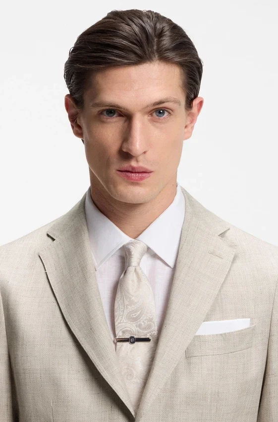 Slim-fit jacket in a linen blend Slim-fit jacket in a linen blend