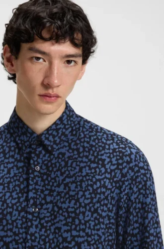 Slim-fit shirt in abstract-print poplin