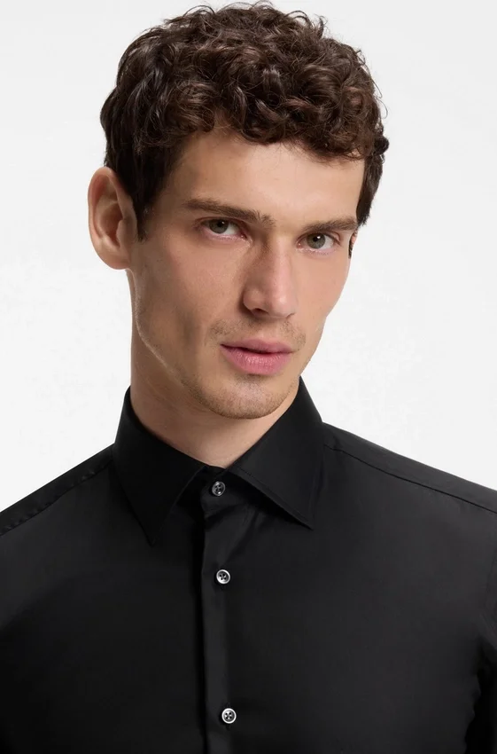 Slim-fit shirt in easy-iron cotton poplin Slim-fit shirt in easy-iron cotton poplin
