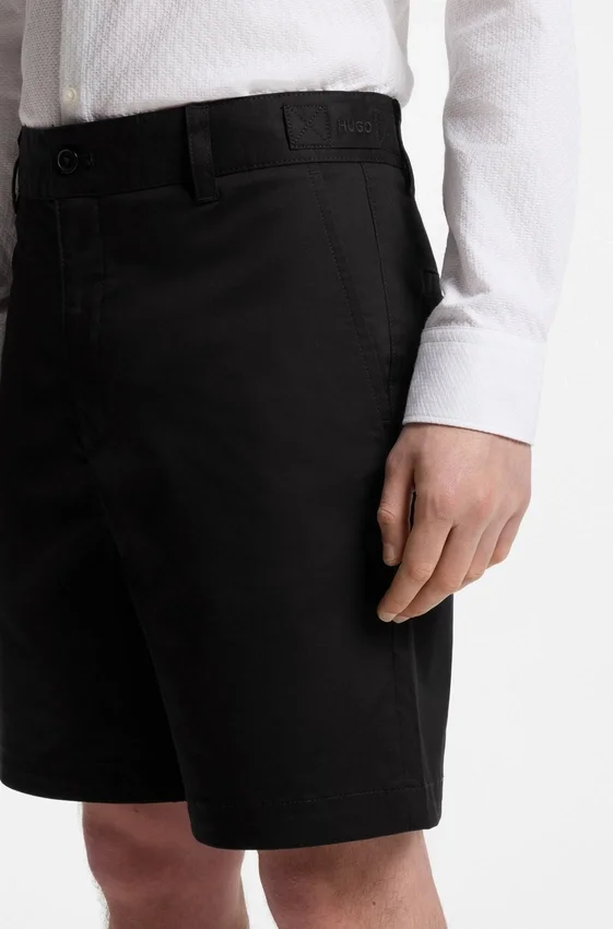 Slim-fit shorts in mercerized stretch cotton Slim-fit shorts in mercerized stretch cotton