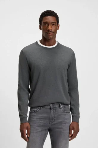Slim-fit sweater in merino wool