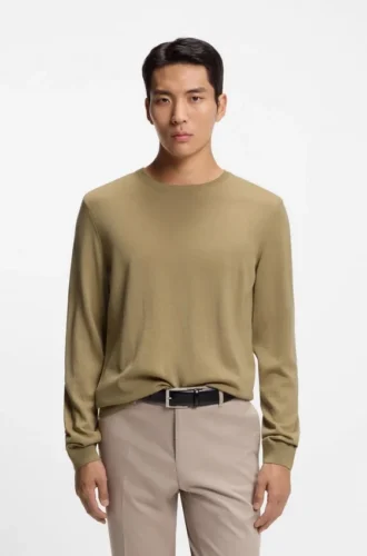 Slim-fit sweater in merino wool