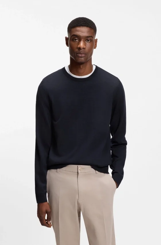 Slim-fit sweater in merino wool Slim-fit sweater in merino wool