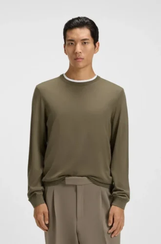 Slim-fit sweater in merino wool