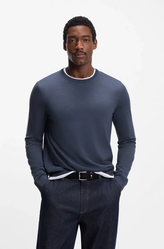 Slim-fit sweater in merino wool Slim-fit sweater in merino wool