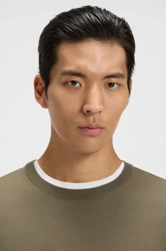 Slim-fit sweater in merino wool