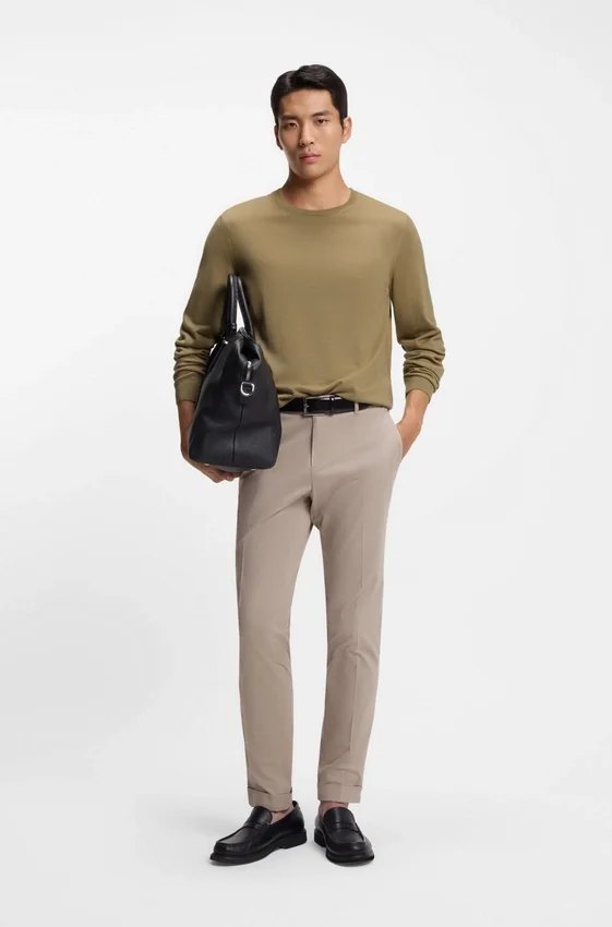 Slim-fit sweater in merino wool Slim-fit sweater in merino wool
