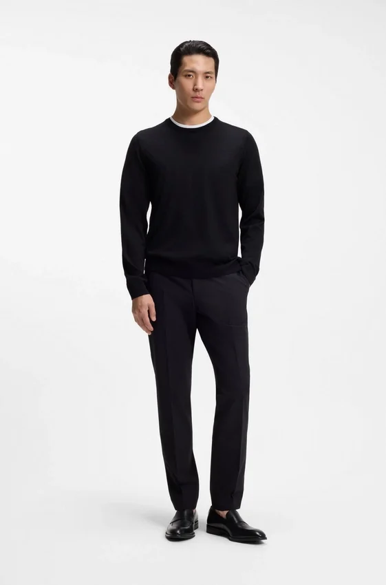 Slim-fit sweater in merino wool Slim-fit sweater in merino wool