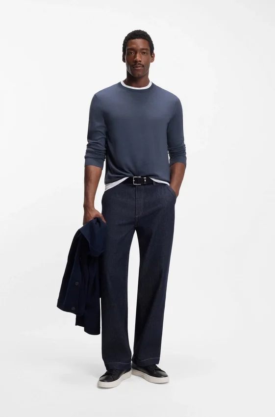 Slim-fit sweater in merino wool Slim-fit sweater in merino wool