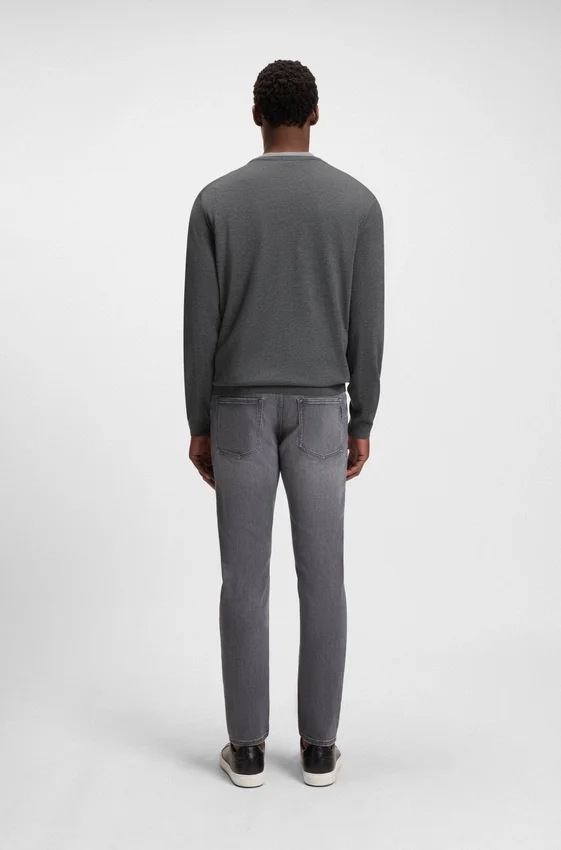 Slim-fit sweater in merino wool Slim-fit sweater in merino wool