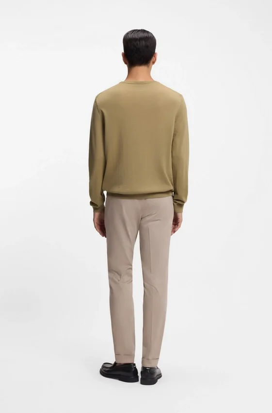 Slim-fit sweater in merino wool Slim-fit sweater in merino wool