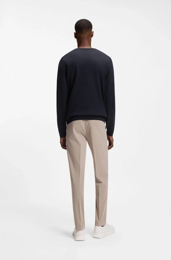 Slim-fit sweater in merino wool Slim-fit sweater in merino wool