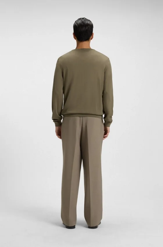 Slim-fit sweater in merino wool Slim-fit sweater in merino wool