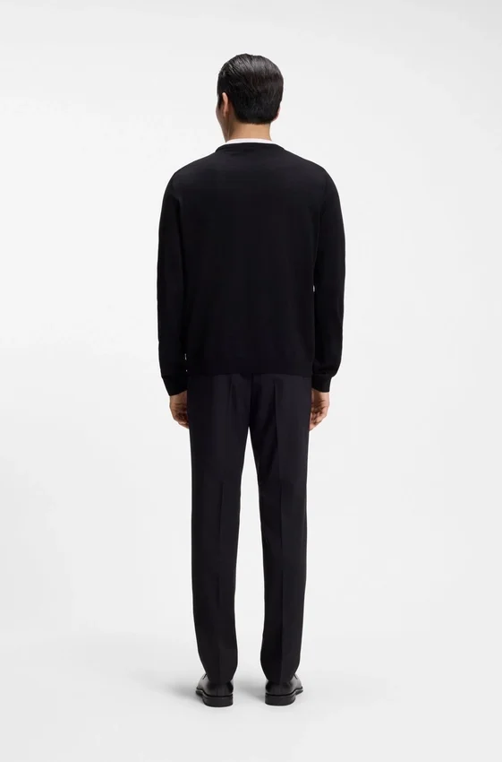 Slim-fit sweater in merino wool Slim-fit sweater in merino wool