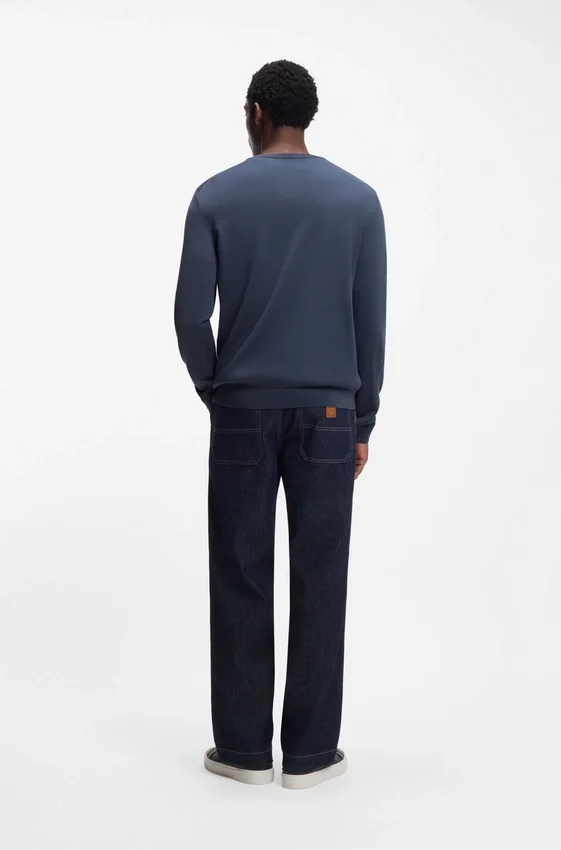 Slim-fit sweater in merino wool Slim-fit sweater in merino wool