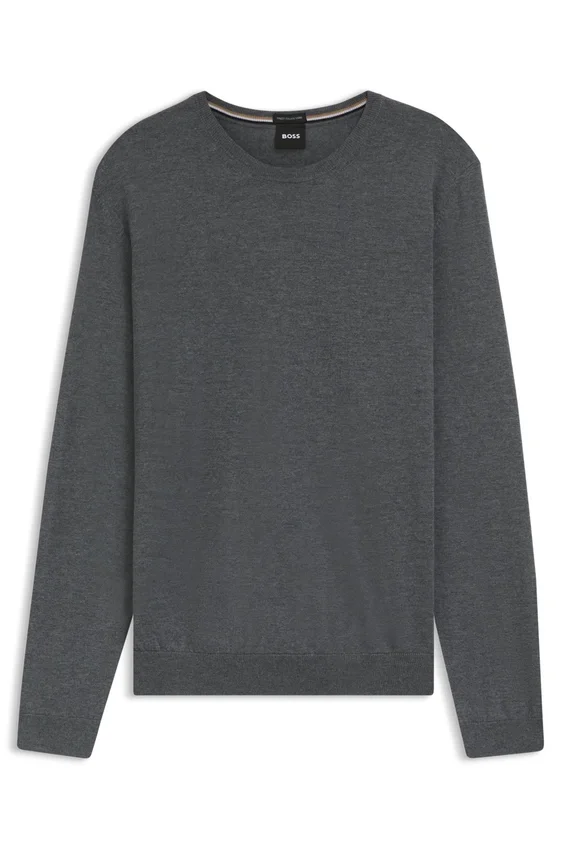 Slim-fit sweater in merino wool Slim-fit sweater in merino wool