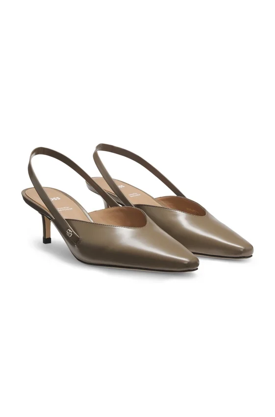 Slingback pumps in polished leather Slingback pumps in polished leather