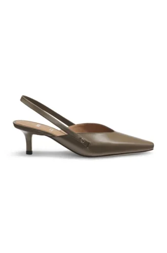 Slingback pumps in polished leather