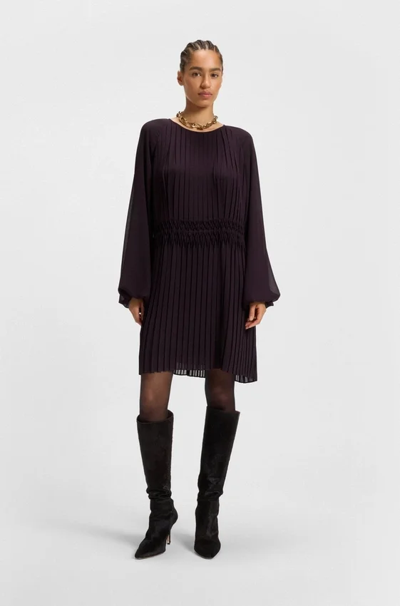 Smocked-waistband dress with plissé pleats Smocked-waistband dress with plissé pleats