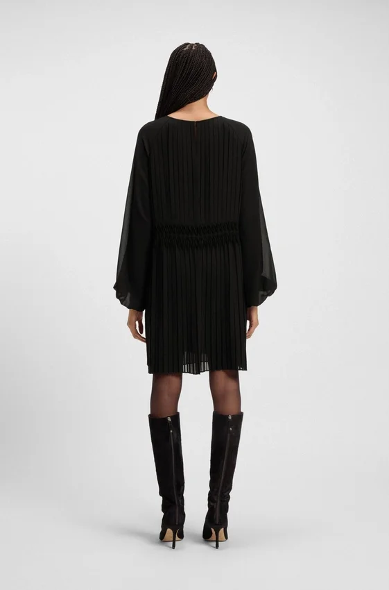 Smocked-waistband dress with plissé pleats Smocked-waistband dress with plissé pleats