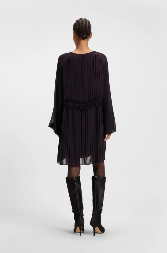 Smocked-waistband dress with plissé pleats Smocked-waistband dress with plissé pleats
